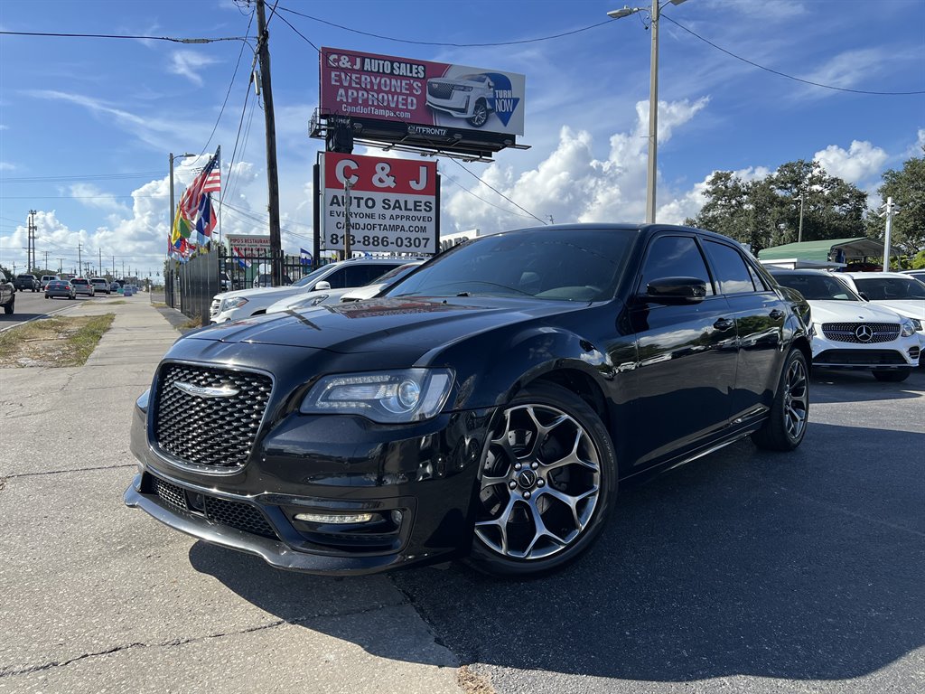 2017 Chrysler 300 S's photo