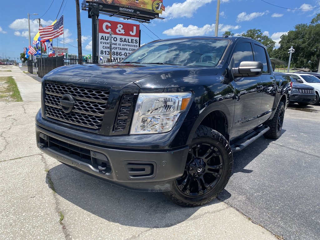 2019 Nissan Titan SV 4X4 Crew Cab's photo