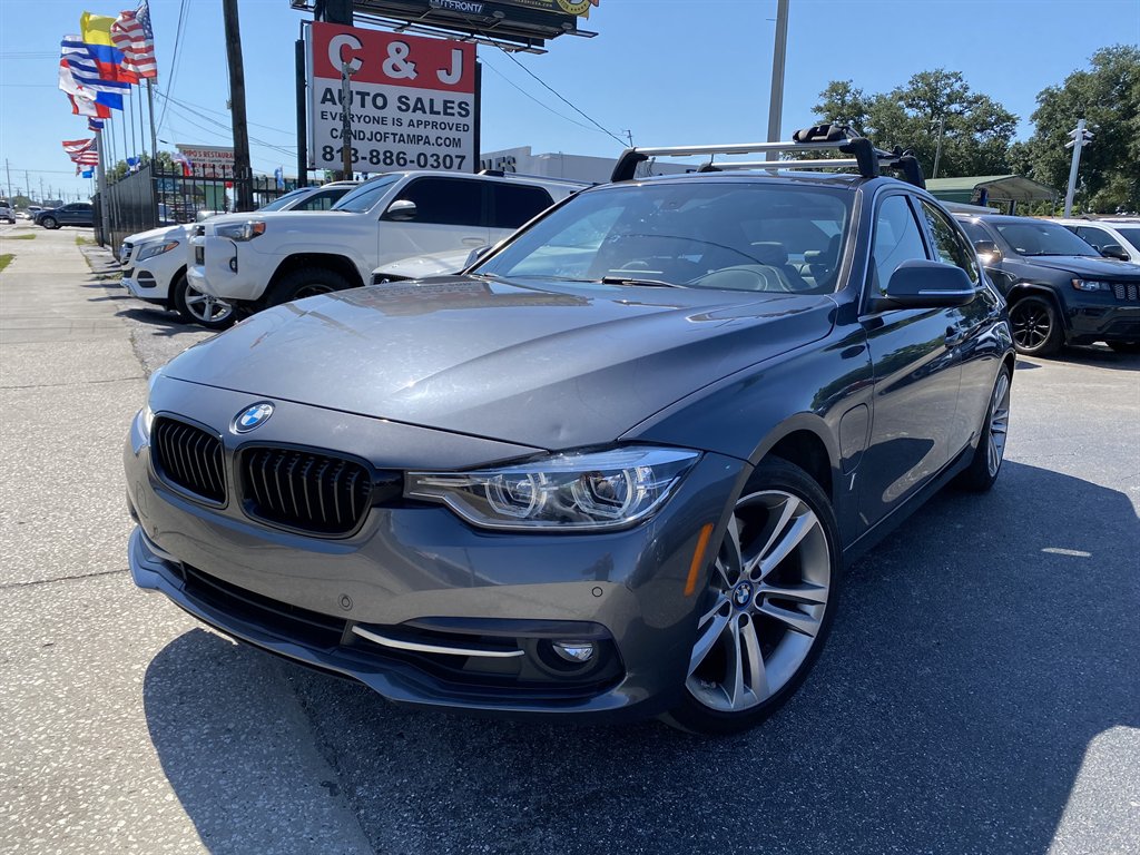 2018 BMW 3 Series 330e iPerformance Sedan's photo